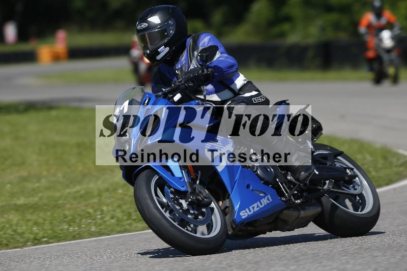 /Archiv-2024/29 12.06.2024 MOTO.CH Track Day ADR/Gruppe blau/21